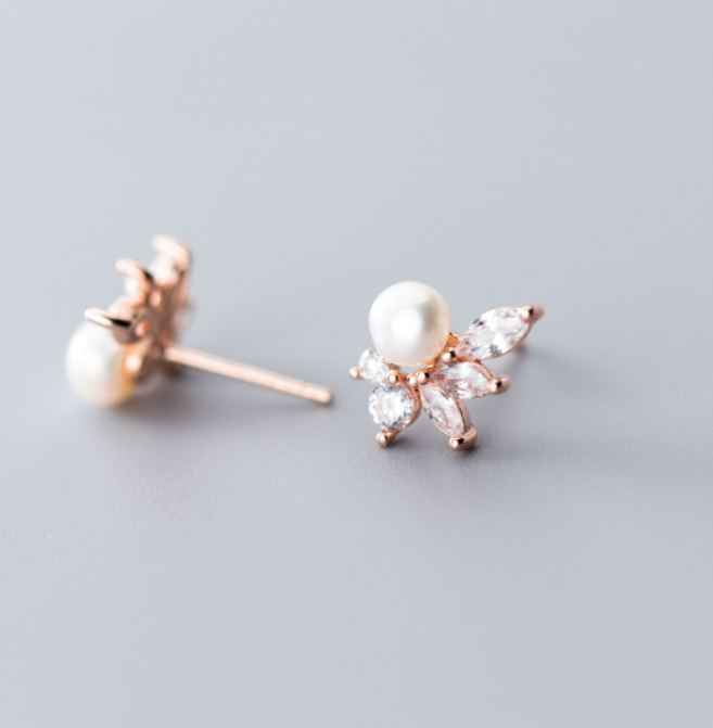 Pearl-studded leaf earrings